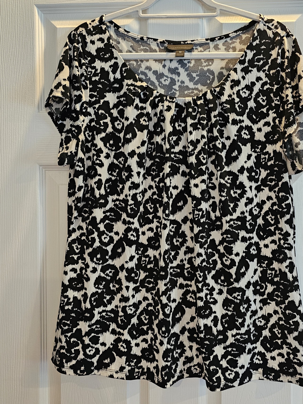 Women's Worthington 1X Black and White Printed Scoop Neck Top